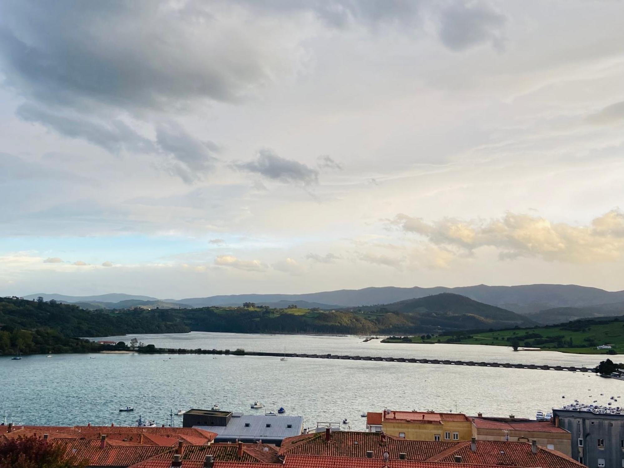 Apartamento El Pilar Con Vistas A La Bahia Y A Los Picos San Vicente De La Barquera Exterior photo